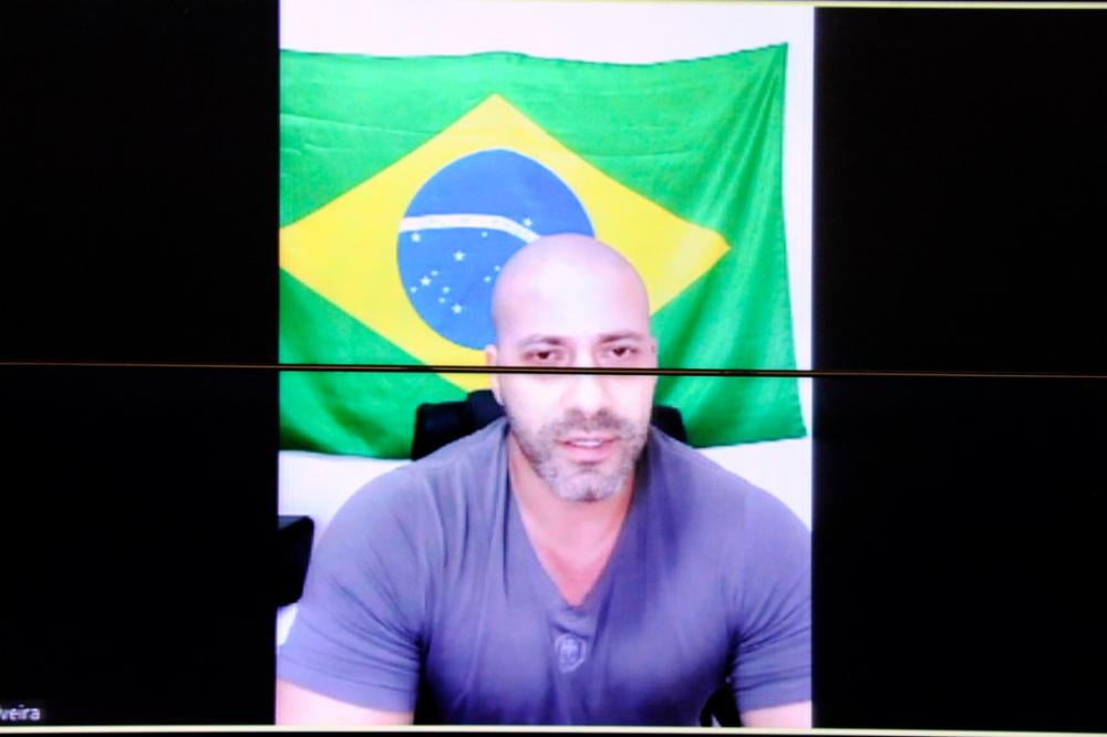 Deputado Daniel Silveira é acusado de incitar a violência contra ministros do STF.