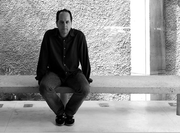 Angelo Bucci é arquiteto e professor da Faculdade de Arquitetura e Urbanismo da Universidade de São Paulo (FAU-USP). Bucci é fundador e diretor do SPBR Arquitetos e já trabalhou como professor visitante em diversas universidades estrangeiras, entre elas Yale, Harvard e o MIT. Angelo Bucci é arquiteto e professor da Faculdade de Arquitetura e Urbanismo da Universidade de São Paulo (FAU-USP). Bucci é fundador e diretor do SPBR Arquitetos e já trabalhou como professor visitante em diversas universidades estrangeiras, entre elas Yale, Harvard e o MIT.