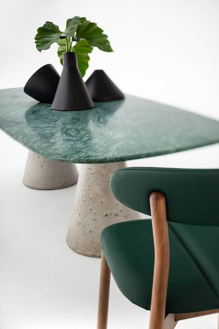Mesa Concrete e cadeira Prima, do Estudiobola. Mesa Concrete e cadeira Prima, do Estudiobola.