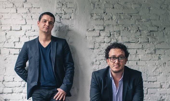 Curitiba ganha showroom exclusivo do Estudiobola; inscreva-se para bate-papo com os fundadores da marca Fundadores do Estudiobola, os arquitetos Flavio Borsato e Mauricio Lamosa celebram 20 anos da marca de design com showroom exclusivo em Curitiba, na Inove.