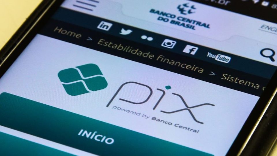 Uso do Pix no Brasil já é maior que o de DOC, TED e boleto, diz Banco Central Pix