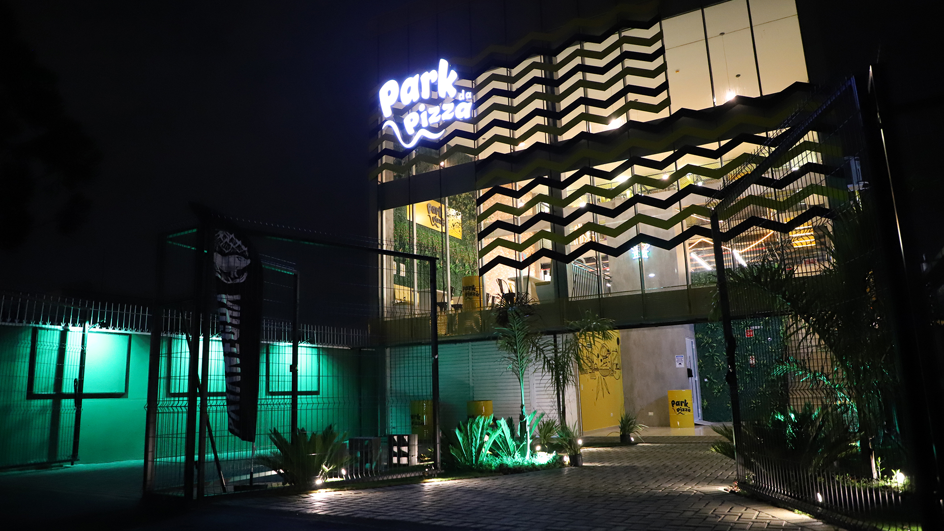 Pizzaria conta com ambientes personalizados para atender toda a família