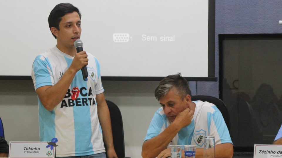 Justiça bloqueia bens de deputados Boca Aberta e Boca Aberta Júnior Boca Aberta Junior e seus pais, Boca Aberta (à direita) e a vereadora londrinense Mara Boca Aberta, foram requeridos nas ações.