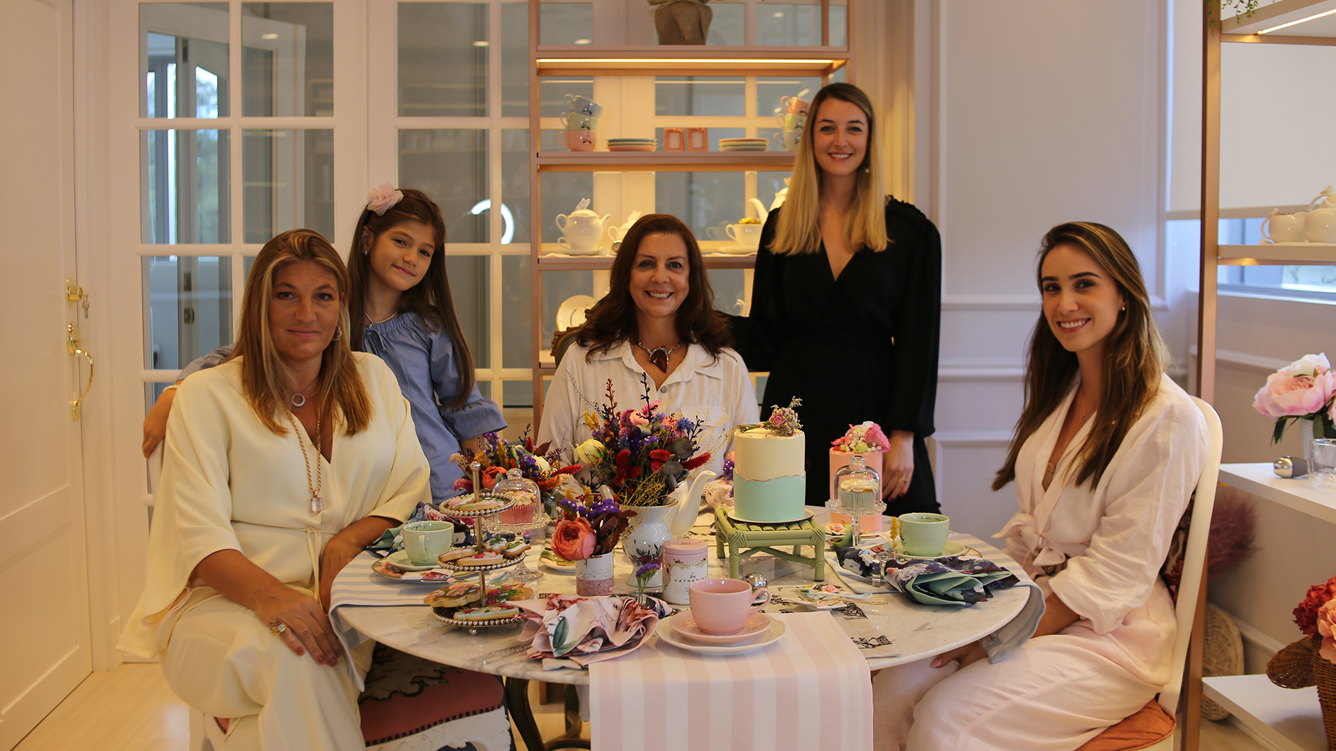 Evento virtual foi realizado no recém inaugurado showroom da Catherine Fine Teas, que tem mobiliário da SCA Curitiba