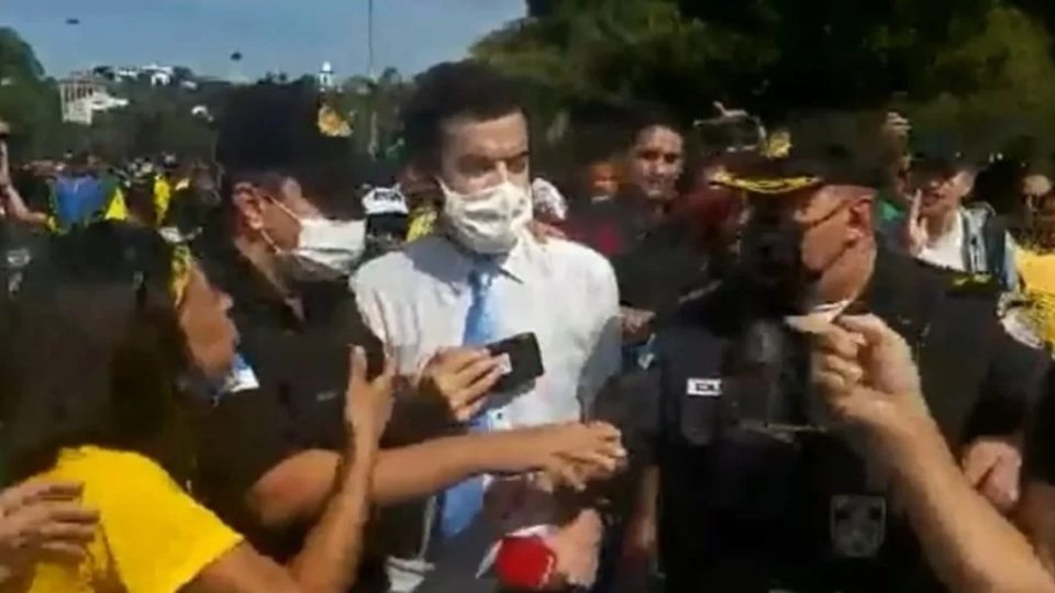 Você, leitor, odeia a imprensa. Resta saber como faremos as pazes Na relação tensa e conflituosa entre público e imprensa, alguém precisa dar o primeiro passo e, de alguma forma, propor uma trégua.