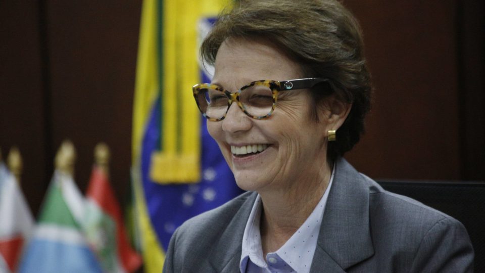 Ministra Tereza Cristina testa positivo para Covid-19 pela segunda vez Ministra da Agricultura, Pecuária e Abastecimento já havia sido infectada em setembro do ano passado. Ela informou que está bem e com sintomas leves.
