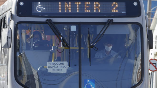 Onibus Inter 2 na pandemia de coronavírus em Curitiba.