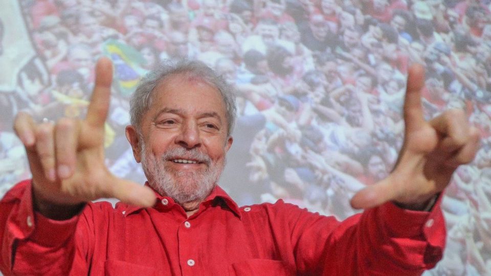 De Paris ao sítio de Atibaia: as viagens de Lula bancadas pela Presidência This handout picture released by the Brazilian Workers Party (PT), shows former Brazilian President (2003-2011) Luiz Inacio Lula da Silva during a meeting of the national executive board of the Workers Party (PT) in Salvador, Bahia state, Brazil, on November 14, 2019. (Photo by Ricardo STUCKERT / WORKERS PARTY (PT) / AFP) / RESTRICTED TO EDITORIAL USE – MANDATORY CREDIT “AFP PHOTO / WORKERS PARTY (PT) – RICARDO STUCKERT ” – NO MARKETING – NO ADVERTISING CAMPAIGNS – DISTRIBUTED AS A SERVICE TO CLIENTS