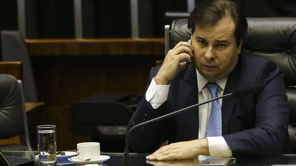 Maia fez 230 viagens em jatinhos da FAB, 46 para a casa dele O presidente da Camara dos Deputados, Rodrigo Maia,durante sessao que vai discutir e votar os oito destaques com sugestoes de mudancas ao texto-base da proposta de emenda a Constituicao da reforma da Previdencia. (O presidente da Camara dos D
