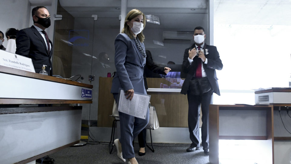 Mayra diz que cloroquina não cura Covid-19, mas pede fim de “ideologia” contra tratamento A secretária Mayra Pinheiro