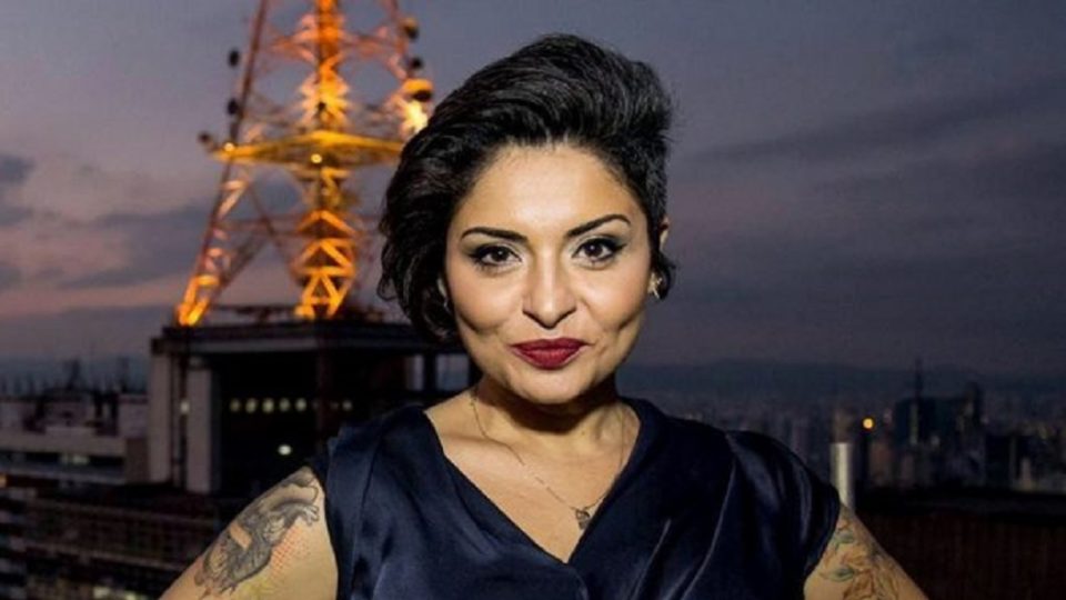 Apresentadora de rádio deve indenizar Madeleine Lacsko por difamação A colunista Madeleine Lcsko.