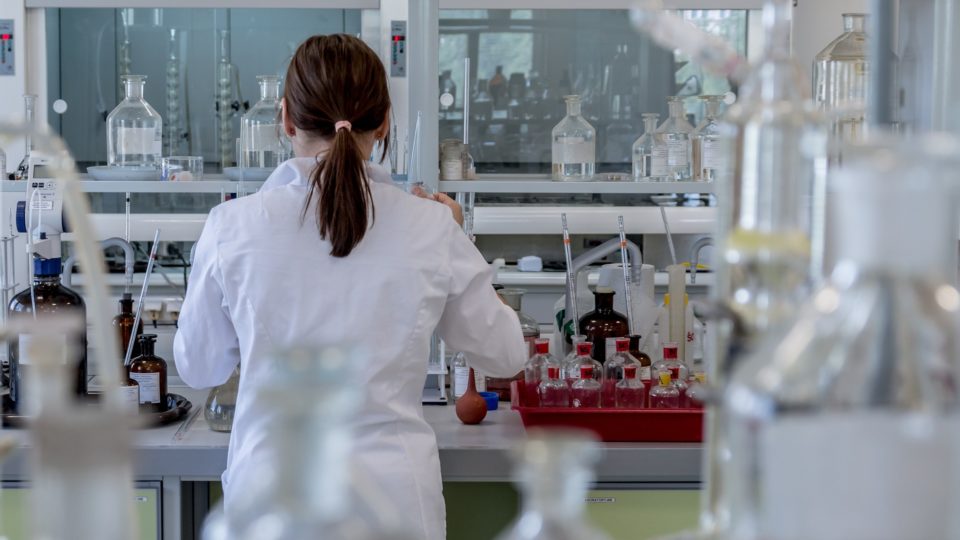 Cuidado com os falsos consensos científicos O consenso científico de que o coronavírus foi transmitido naturalmente dos morcegos para os humanos cai por terra. Hipótese de vazamento ganha força.