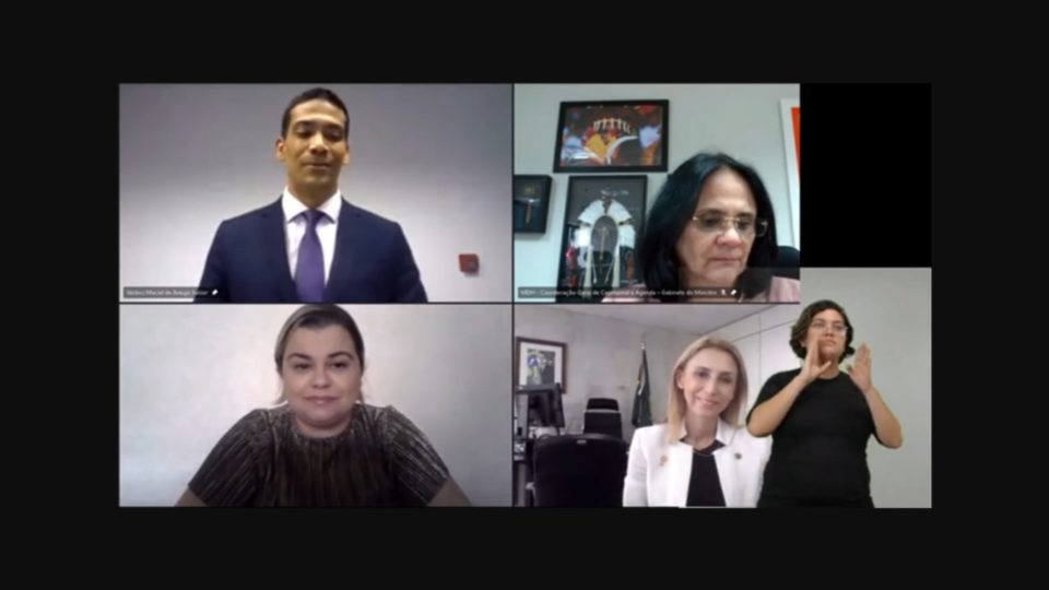 Cinco mil crianças aguardam adoção no Brasil Webinário discutiu adoção de crianças mais velhas e adolescentes.