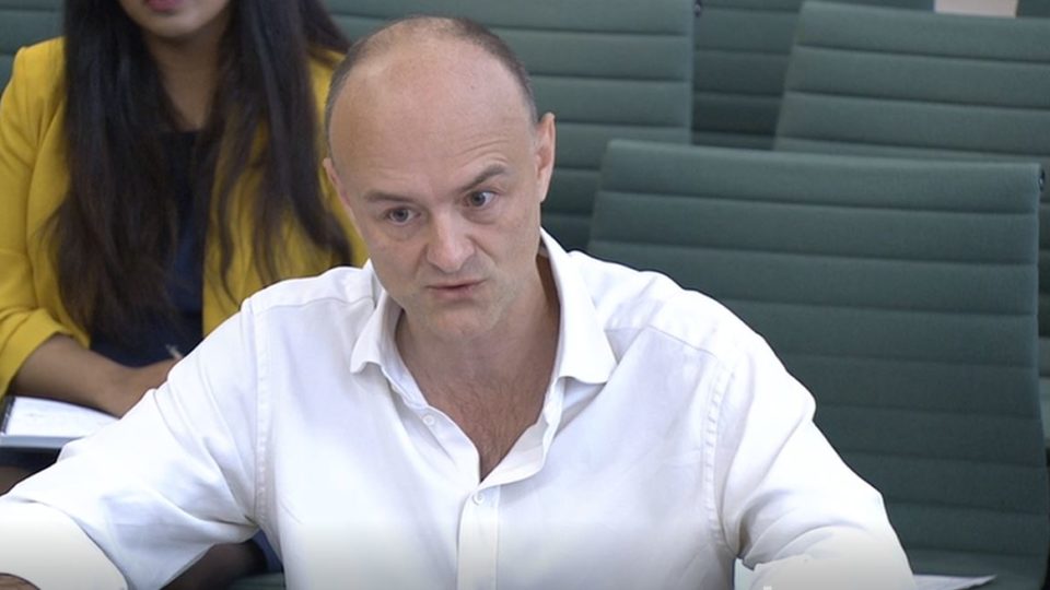 Ex-assessor de Boris Johnson diz que resposta do governo britânico à Covid foi “desastrosa” Dominic Cummings fala a membros do Parlamento britânico sobre a resposta do governo do Reino Unido à pandemia de Covid-19
