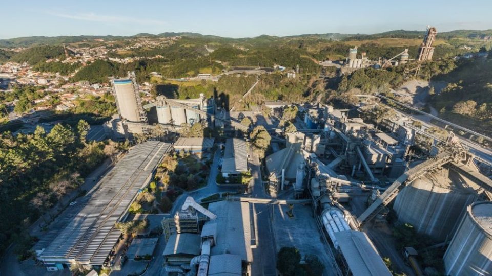 Fábrica no Paraná começa a exportar insumos agrícolas para o Paraguai Votorantim