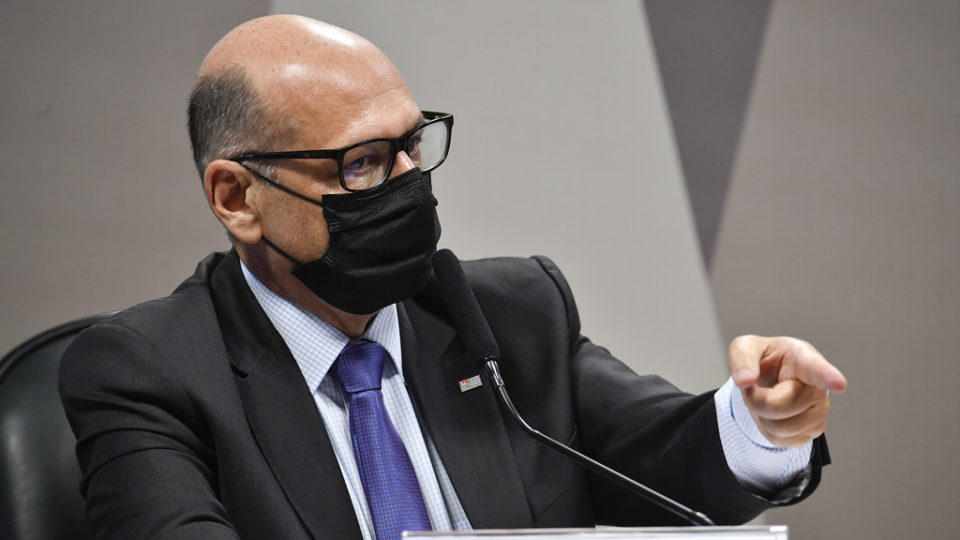 Vacinas causam embate na CPI. STF descarta investigação de Toffoli. Auxílio emergencial pode ser renovado Dimas Covas, diretor do Instituto Butantan, em depoimento à CPI da Covid.