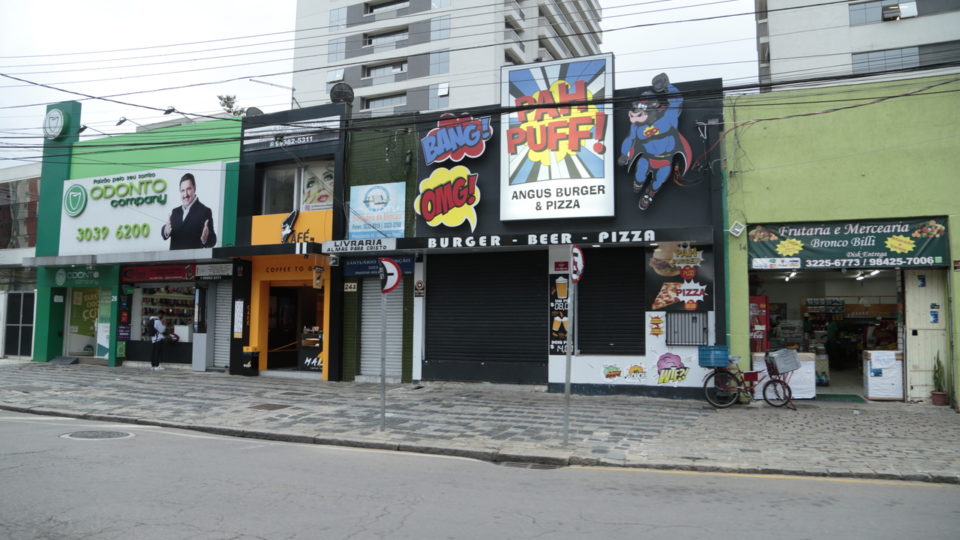 Restaurantes voltam a ter atendimento presencial proibido em Curitiba bandeira vermelha