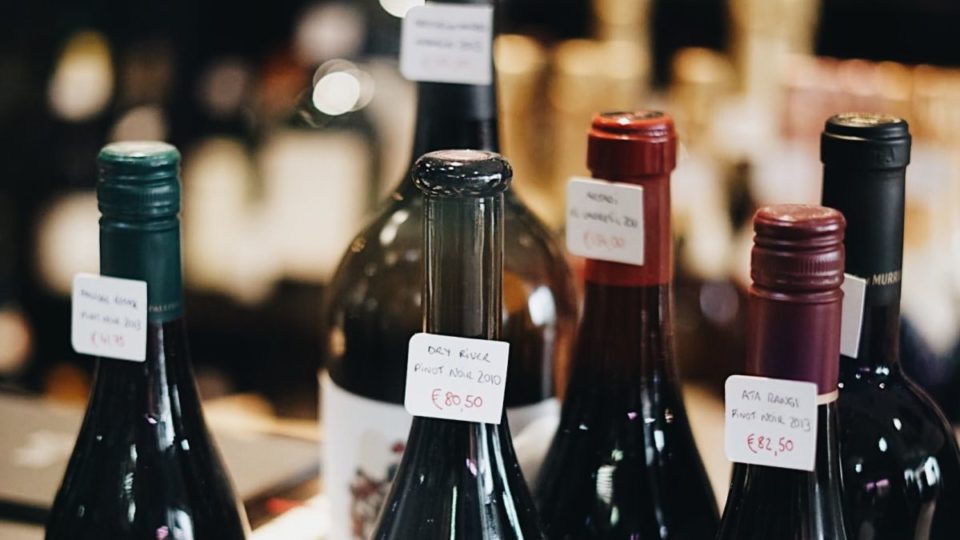 Feira de vinhos ProWine São Paulo abre inscrições para evento em outubro Garrafas de vinho