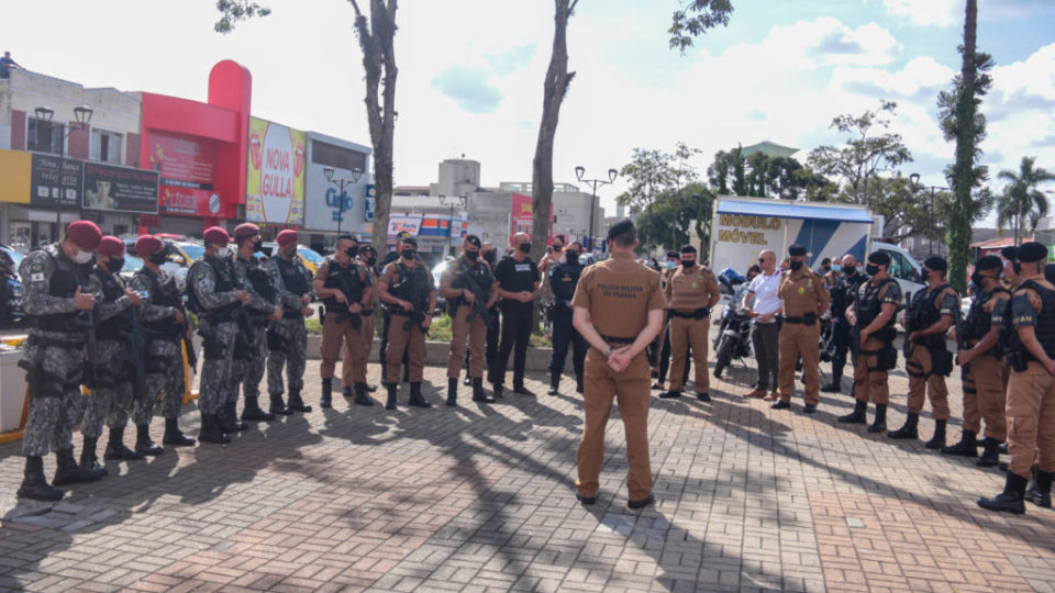 Projeto de Sergio Moro é associado à queda de homicídios em São José dos Pinhais PMs e integrantes da Força Nacional em frente à Igreja Matriz de São José dos Pinhais, no início de uma das operações do projeto.