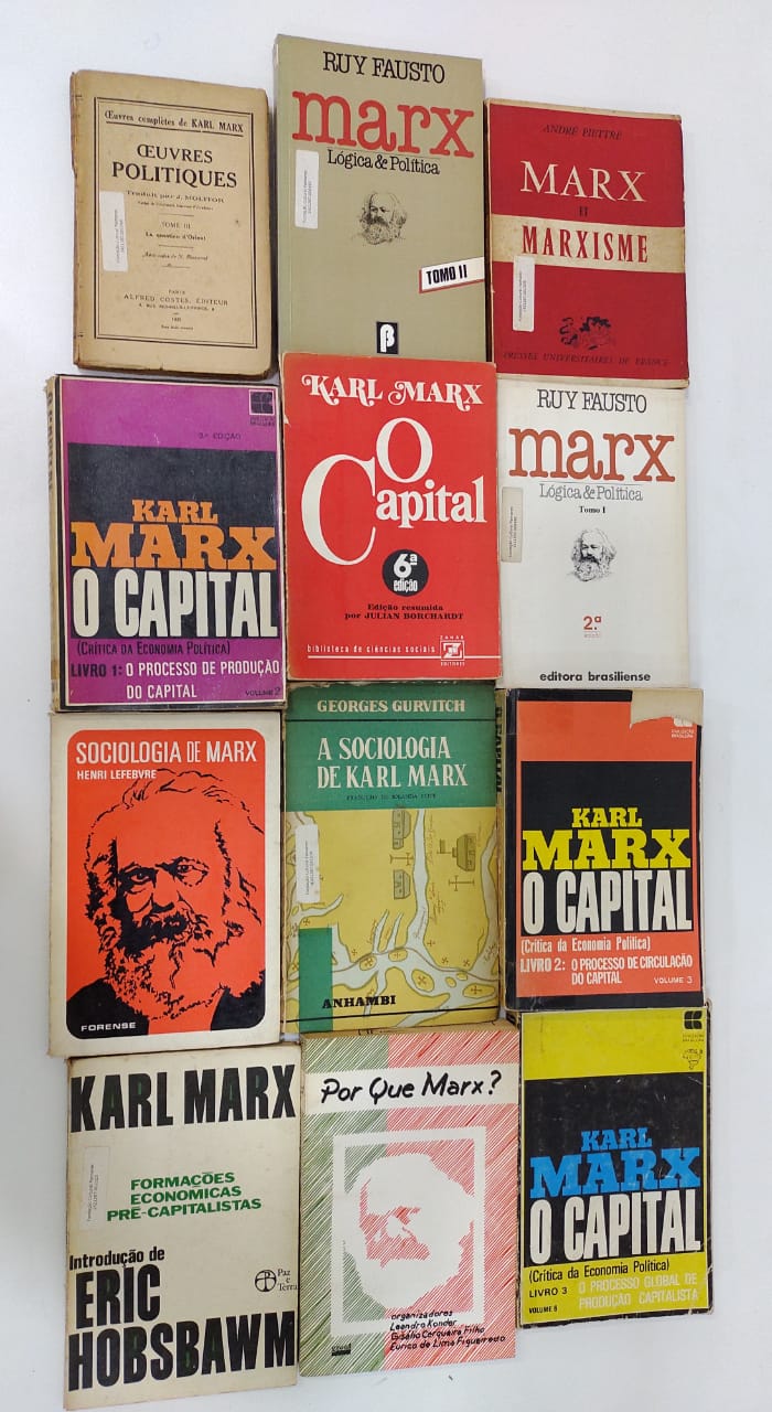 <em>Livros que serão retirados do acervo cultura da Fundação Palmares (Crédito: Marco Frenette)</em> <em>Livros que serão retirados do acervo cultura da Fundação Palmares (Crédito: Marco Frenette)</em>