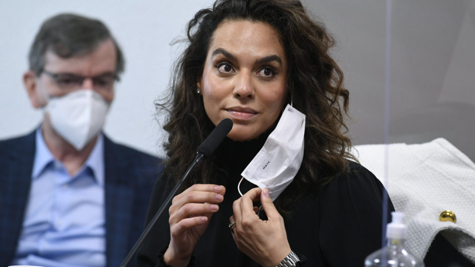 A médica Luana Araújo, na CPI da Covid