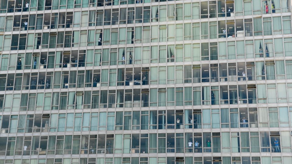 Brasil é 9.º país em gastos com funcionalismo. Salário pesa mais que número de servidores Detalhe do prédio do Congresso Nacional, em Brasília: funcionalismo federal tem maior “prêmio salarial” em relação ao setor privado, segundo o Banco Mundial.
