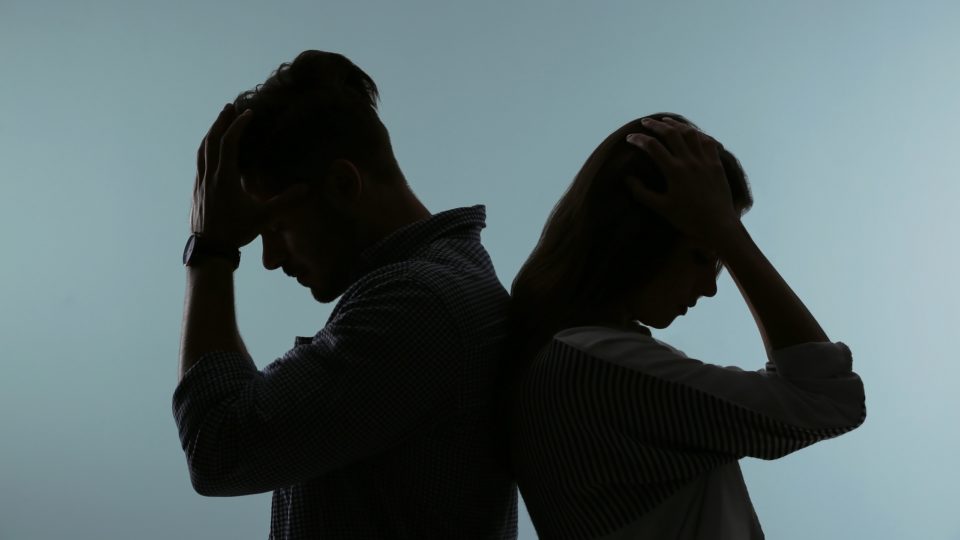 Não conseguem melhorar o Brasil, mas são craques em desrespeitar mulher Comportamento inadequado com mulher é consenso na política nacional