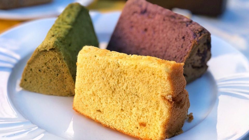 Confeitaria lança “bolo de nuvem” nos sabores mimosa e quentão Chiffon Cake - sabor mimosa e quentão