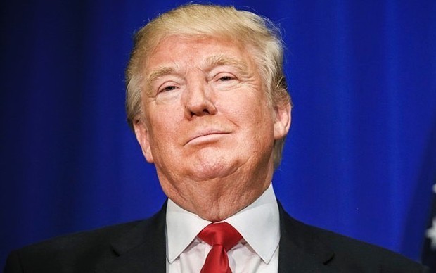 Facebook suspende ex-presidente Donald Trump por dois anos Facebook suspende ex-presidente Donald Trump por dois anos