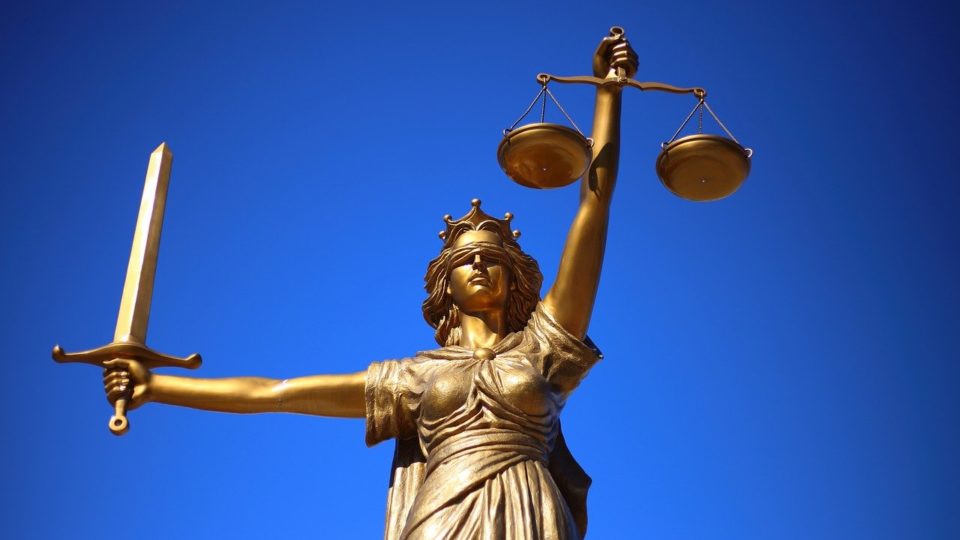 Rapaz de 19 anos que engravidou menina de 11 é absolvido pela Justiça Segundo a legislação, a relação sexual com menores de 14 anos, mesmo consentida, configura estupro..