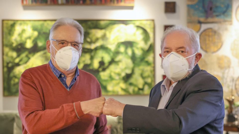 Lula e FHC lançam nota conjunta contra redução de tarifa pelo Mercosul Fernando Henrique Cardoso e Lula em encontro no dia 21 de maio.