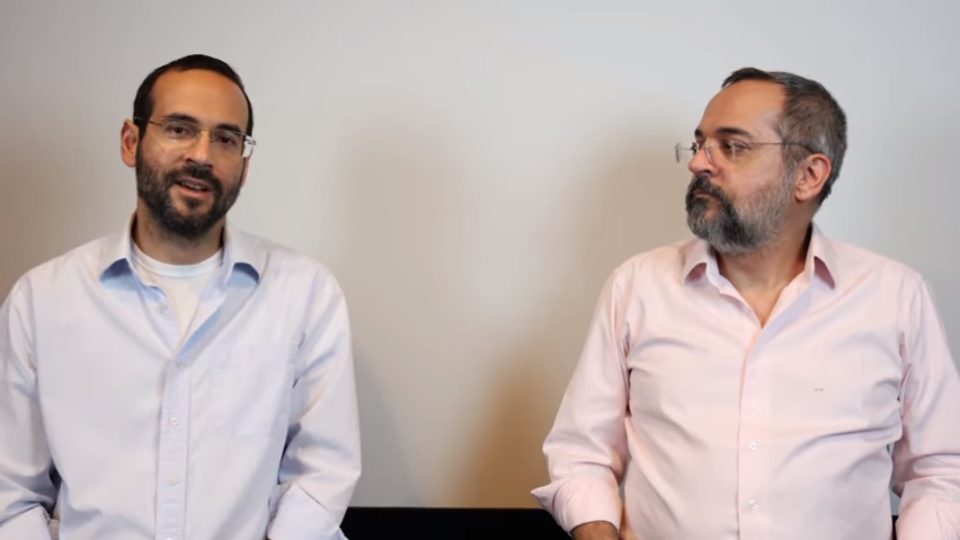 Arthur Weintraub nega existência de gabinete paralelo: “fazia contatos científicos para o presidente” No vídeo, Arthur e Abraham Weintraub falam sobre suposto gabinete paralelo
