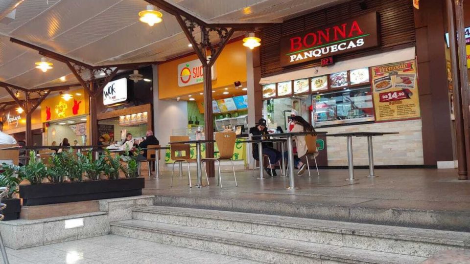Mais de 105 mil empresas de alimentação abriram as portas no Brasil em 2021 Loja shopping