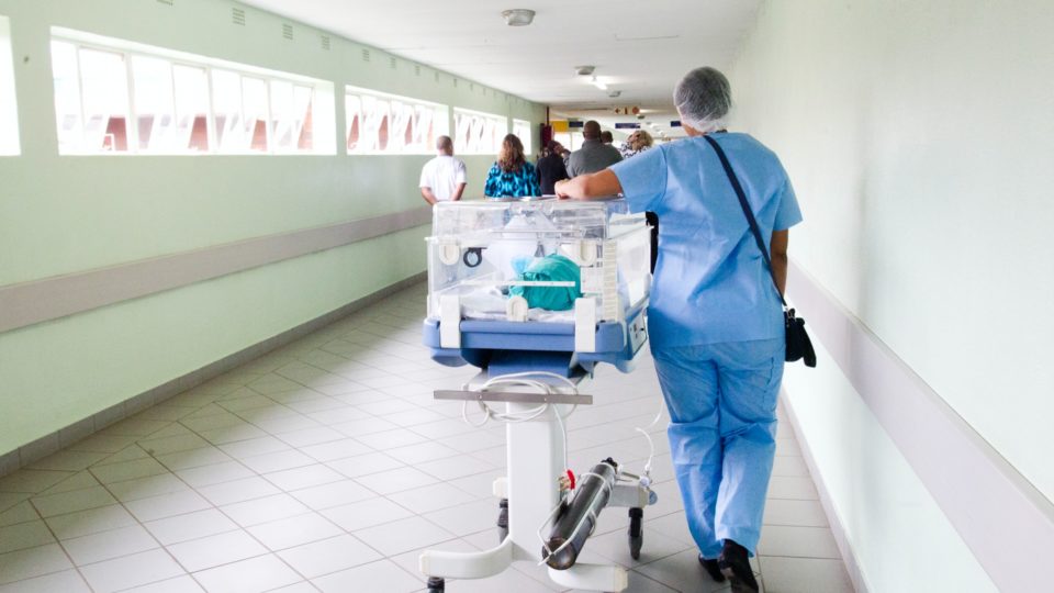 Justiça manda indenizar família de mulher que morreu esperando vaga de UTI Justiça manda indenizar família de mulher que morreu esperando vaga de UTI. Imagem ilustrativa.