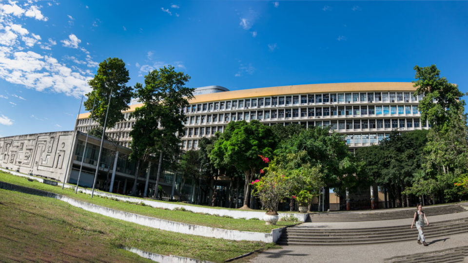 Universidades federais gastam quase 90% em salários. Qual é a melhor saída para sanear contas? Universidades federais têm situação financeira insustentável