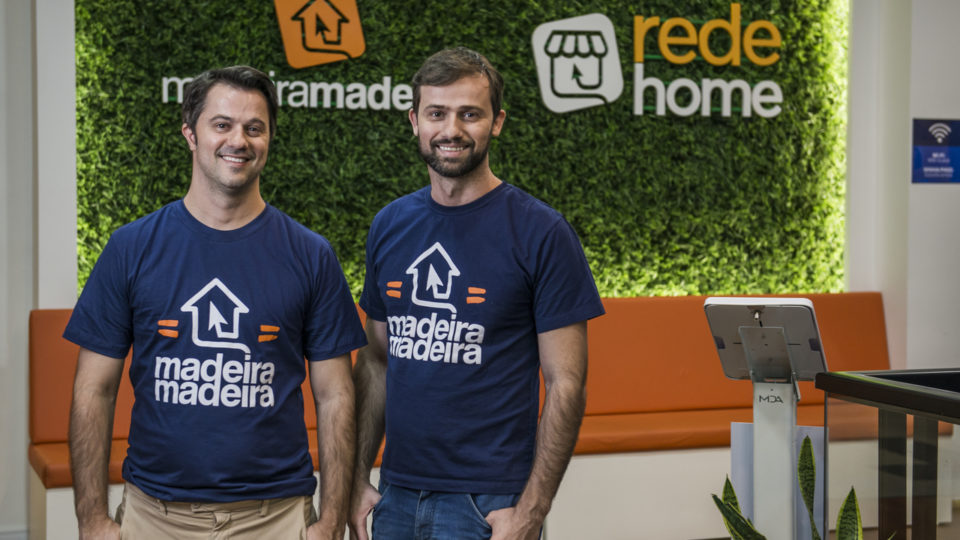 Após se tornar unicórnio, MadeiraMadeira compra startup de logística iTrack Brasil Fundadores da MadeiraMadeira , os irmãos Daniel Scandian e Marcelo Scardian.