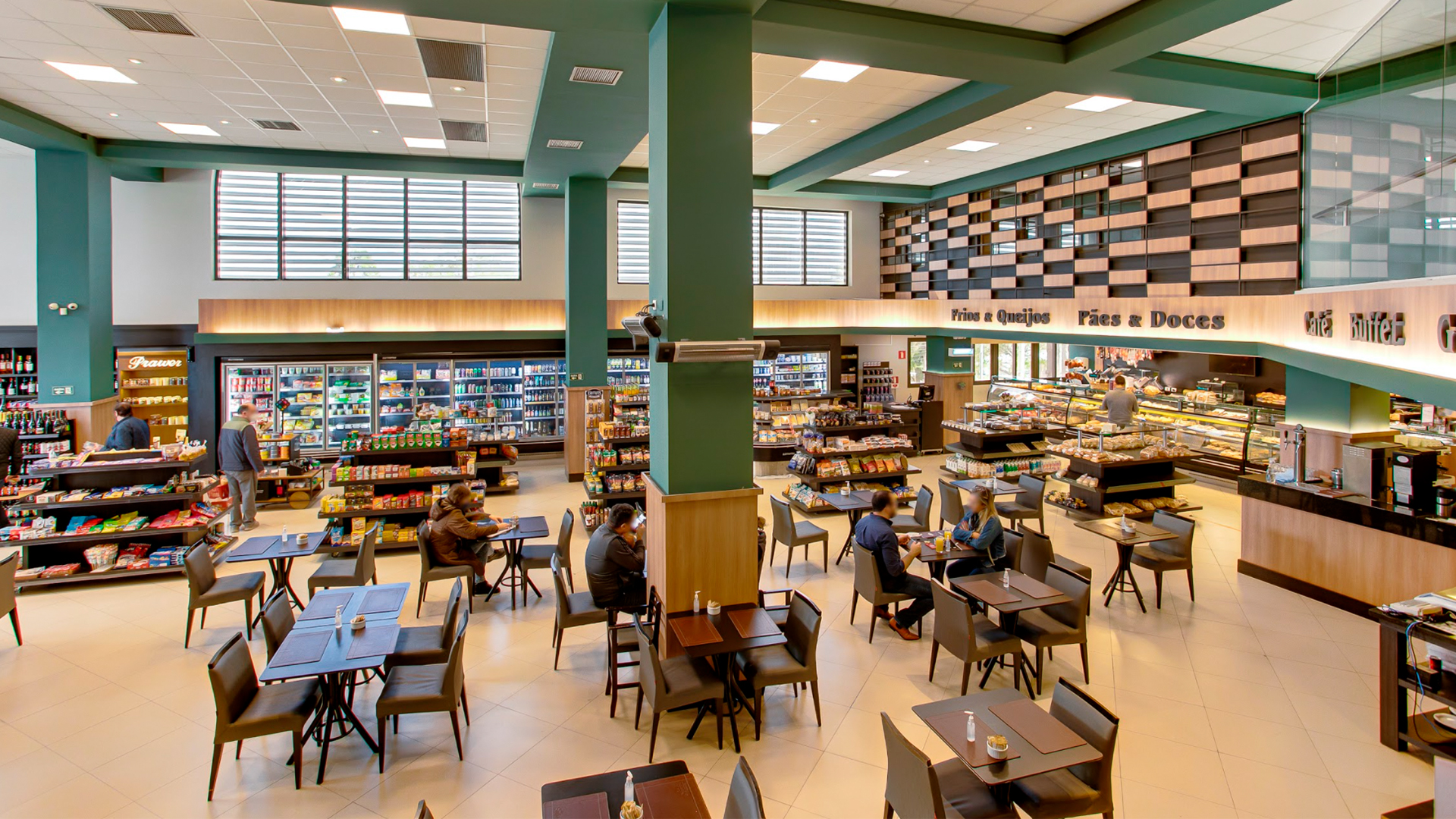 Sem escritório físico, trabalhadores agendam reuniões de negócio em cafés e panificadoras.