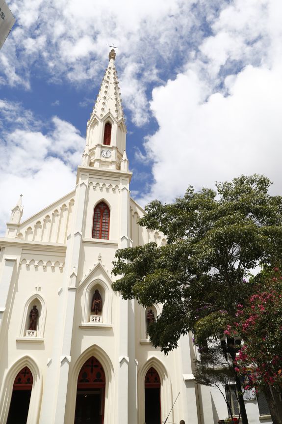 Igreja Bom Jesus dos Perdões é um dos melhores exemplares do neogótico em Curitiba. Igreja Bom Jesus dos Perdões é um dos melhores exemplares do neogótico em Curitiba.