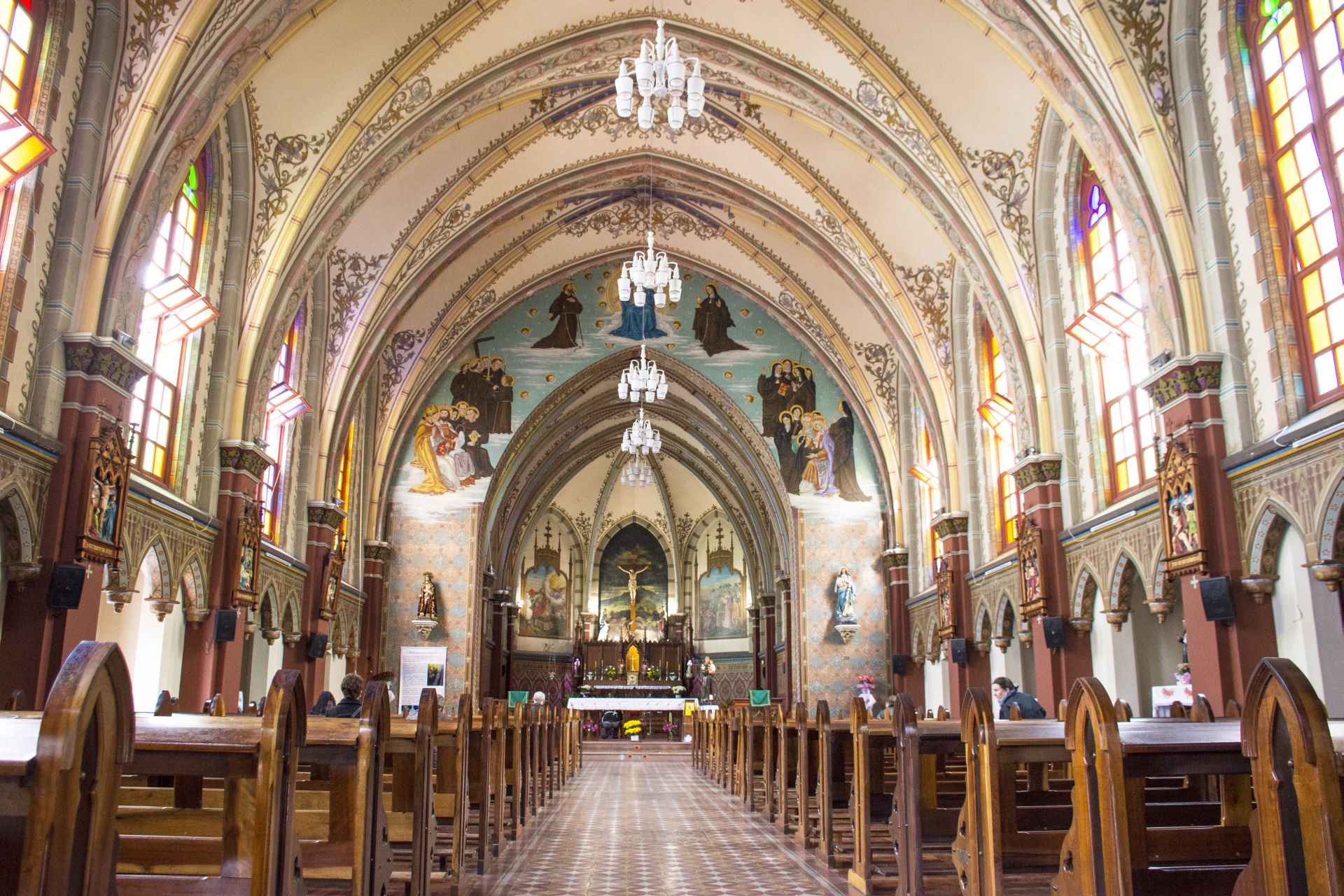 Interior da Igreja Bom Jesus dos Perdões, no Centro de Curitiba, que abriga uma das maiores festas de Santo Antônio do Paraná. Interior da Igreja Bom Jesus dos Perdões, no Centro de Curitiba, que abriga uma das maiores festas de Santo Antônio do Paraná.