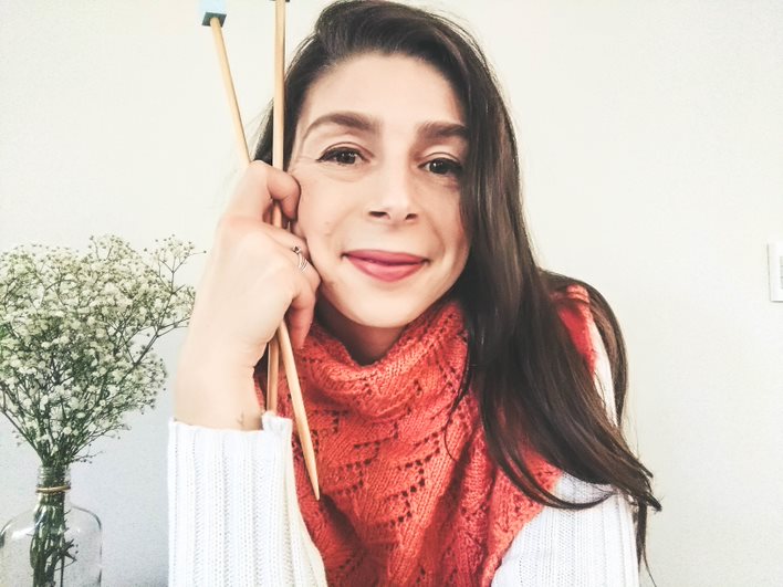 Tricô online: pandemia impulsionou negócio de empreendedora curitibana Iris Alessi trocou o jornalismo pelas agulhas de tricô