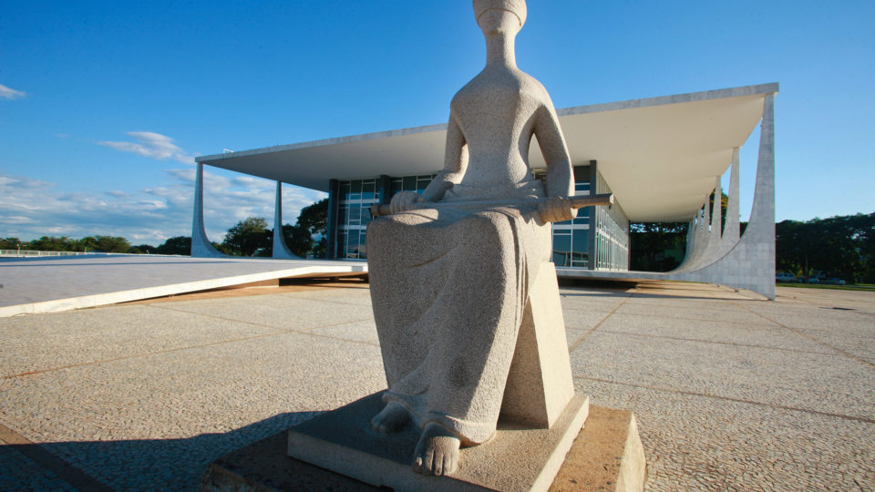 STF – desprestígio e arrogância O Supremo Tribunal Federal (STF), em Brasília