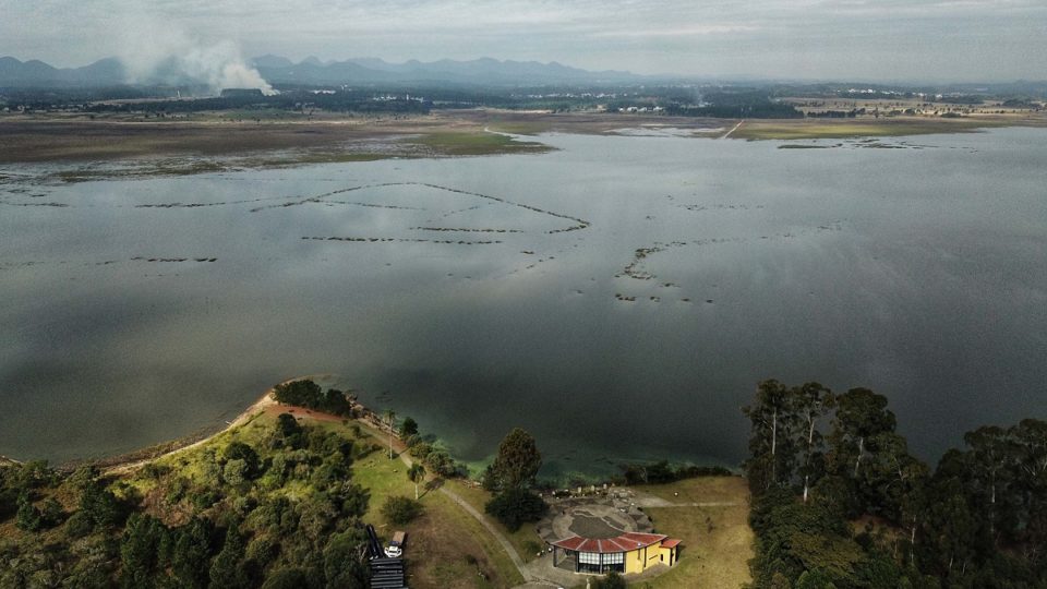 Barragens se aproximam de 50%, mas Sanepar aposta em chuvas para não apertar rodízio Nível baixo: barragens de Curitiba se aproximam de 50%.