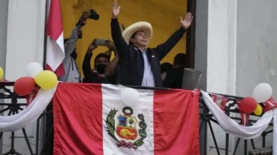 Votação em papel atrasa anúncio de presidente eleito do Peru Votação em papel