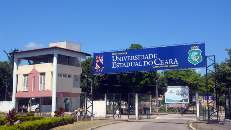 Polícia Federal apura suposta perseguição ideológica em universidade do Ceará Ex-alunos da Uece alegaram terem sido perseguidos dentro da universidade por suas posições políticas e religiosas.