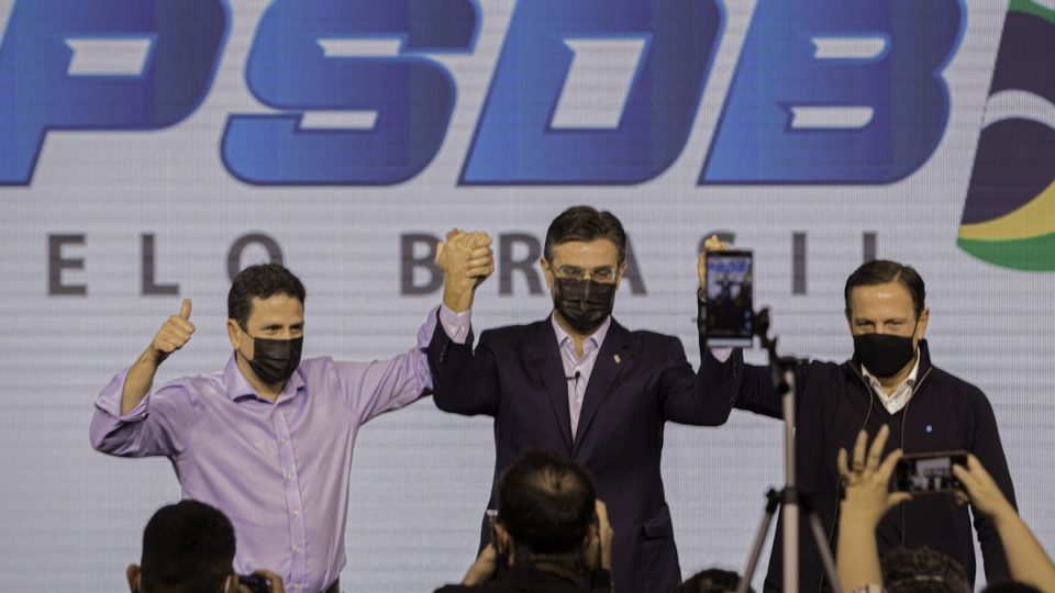 Presidente do PSDB, Bruno Araújo, e o governador de SP João Doria no evento de filiação do vice-governador Rodrigo Garcia, que deixou o DEM, em maio.