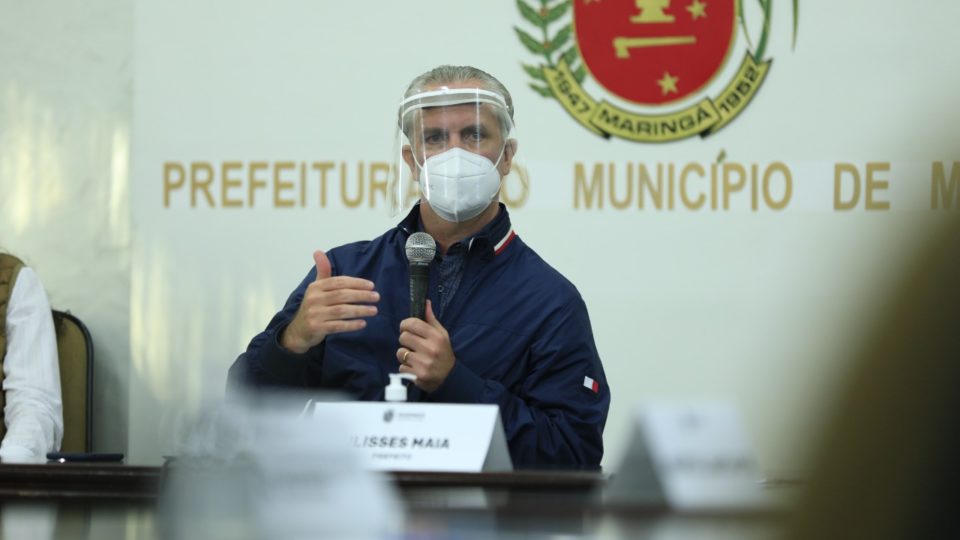 Maringá aciona MP, ANS e Procon para que hospitais particulares mantenham atendimento O prefeito Ulisses Maia, em encontro com gestores de hospitais locais
