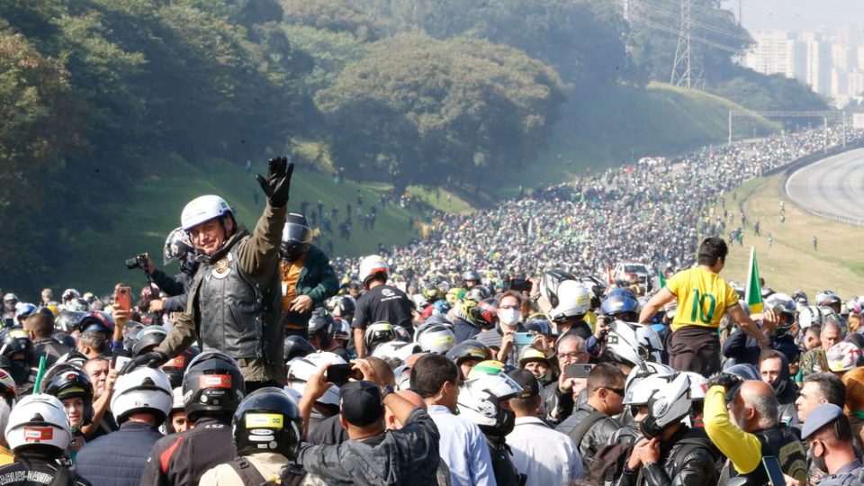 Depois da motociata bolsonarista: reflexões de um cronista desastuto Será que todas essas pessoas presentes à motociata estavam ali de má-fé, eram golpista ou até “comensais da morte”, como andaram dizendo por aí?