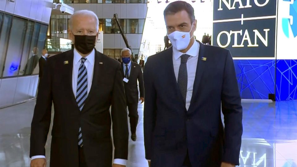 Expansão do arsenal nuclear e ambições da China preocupam Otan Presidente dos EUA, Joe Biden, e o primeiro-ministro espanhol, Pedro Sánchez, conversam durante cúpula da Otan, em Bruxelas, nesta segunda-feira (14)