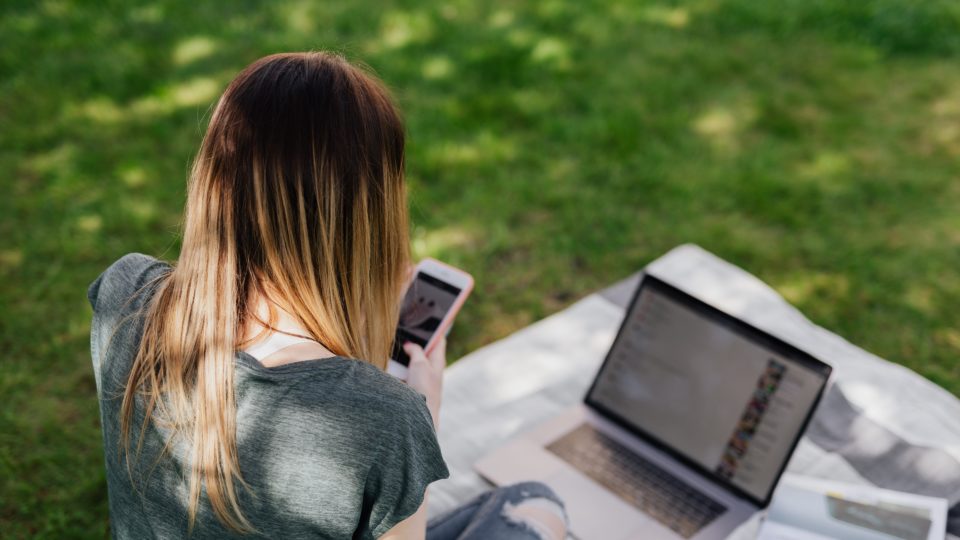 Estudo: 90% das estudantes britânicas já receberam conteúdo sexual indesejado Estudo: 90% das estudantes britânicas já receberam conteúdo sexual indesejado