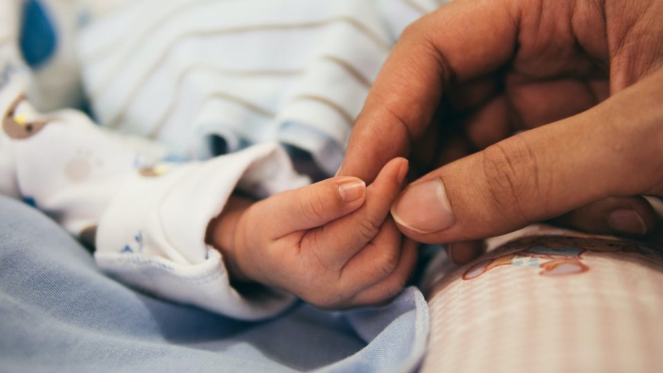Projeto prevê tratamento humanizado para mulheres que perdem bebês durante a gestação Comissão aprova tratamento mais humanizado para mulheres que perdem bebês durante gestação.
